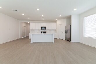 2239 Mustang Ghost Trl, Unit 3018 in Crandall, TX - Foto de edificio - Building Photo