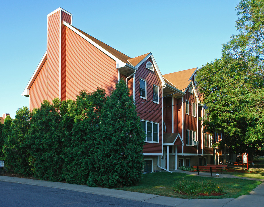 Hamline Apartments in St. Paul, MN - Foto de edificio