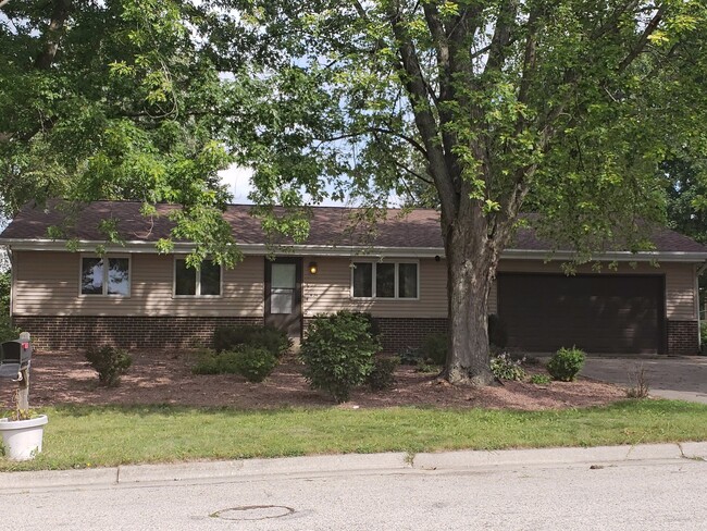 property at 636 Skyview Dr