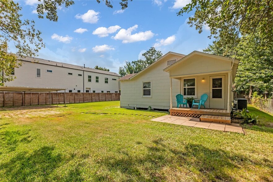 848 1/2 Fisher Street Unit in Houston, TX - Building Photo