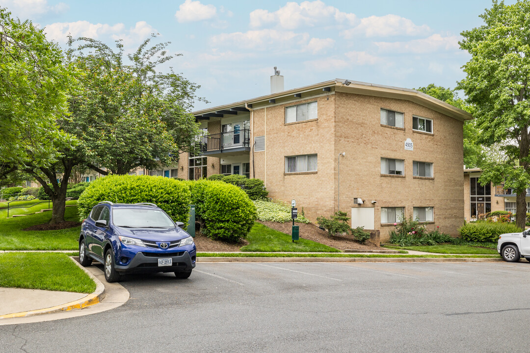 Fairfax Heritage Condominums in Annandale, VA - Building Photo