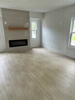 4642 W Scranton Pl, Unit Upper in Milwaukee, WI - Building Photo