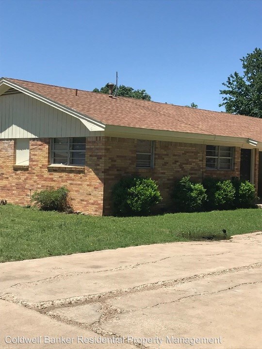 1618 58th St in Lubbock, TX - Building Photo