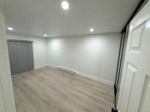 603 Woodside Way, Unit 2 in San Mateo, CA - Foto de edificio - Building Photo