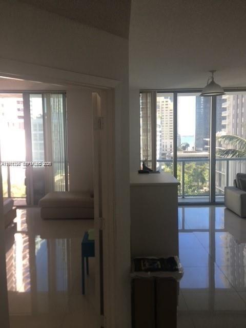 79 SW 12th St, Unit 1106 in Miami, FL - Foto de edificio - Building Photo