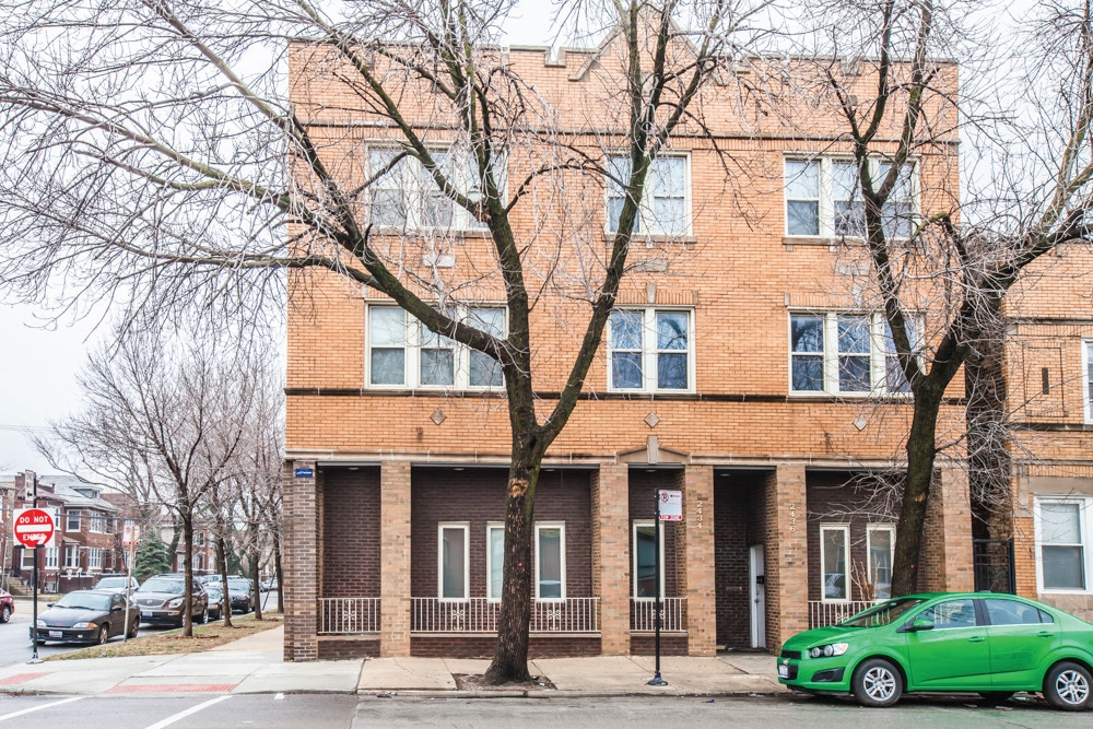 2434 N Laramie Ave in Chicago, IL - Building Photo