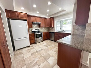 1350 Victoria Dr in Fullerton, CA - Building Photo - Building Photo