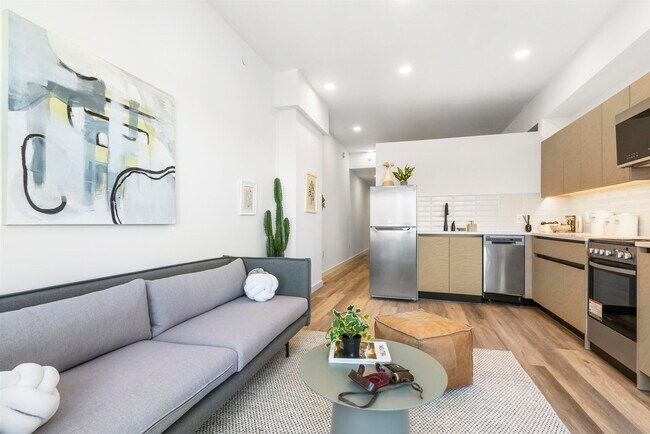 55 Jordan Ave in Jersey City, NJ - Foto de edificio - Building Photo