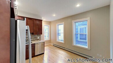 45 Pratt St, Unit 1 in Boston, MA - Building Photo - Building Photo