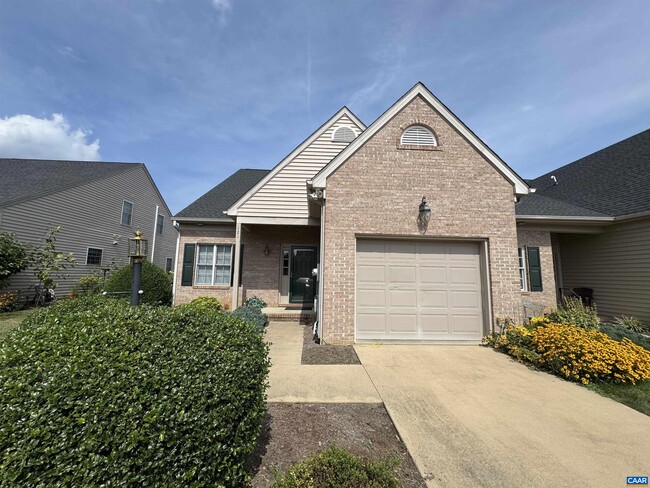 121 Bryant Dr in Waynesboro, VA - Foto de edificio - Building Photo