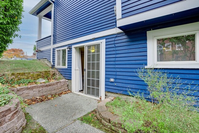 2017 Rucker Ave in Everett, WA - Foto de edificio - Building Photo