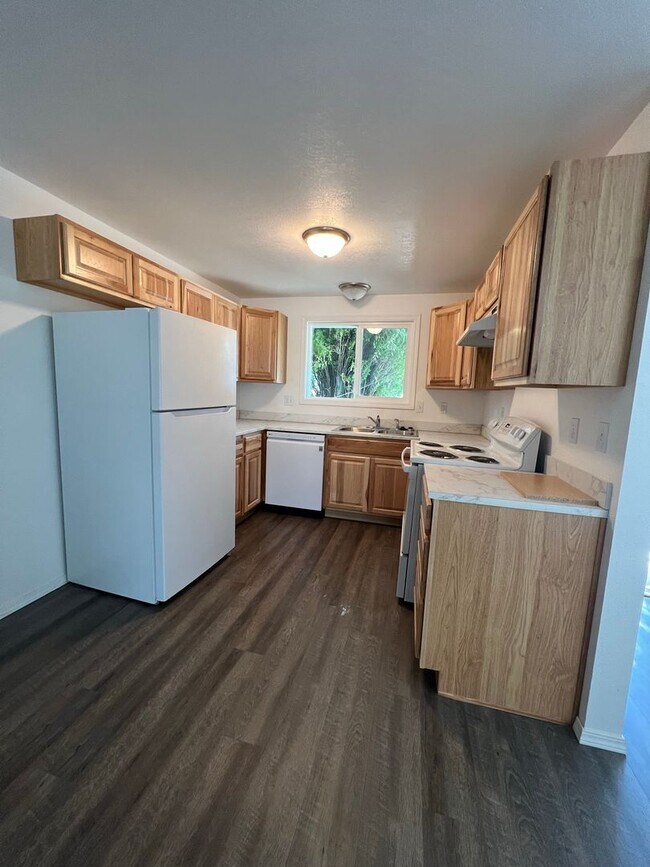 1912 Dawn Ct in Klamath Falls, OR - Building Photo - Building Photo