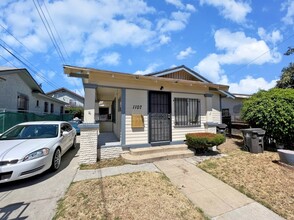 1107 Mahanna Ave in Long Beach, CA - Building Photo - Building Photo