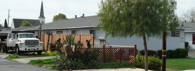 37191 Olive St in Newark, CA - Foto de edificio - Building Photo