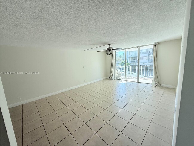 16740 NE 9th Ave in North Miami Beach, FL - Building Photo - Building Photo