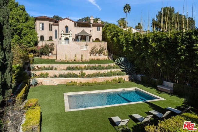 property at 2421 N Catalina St