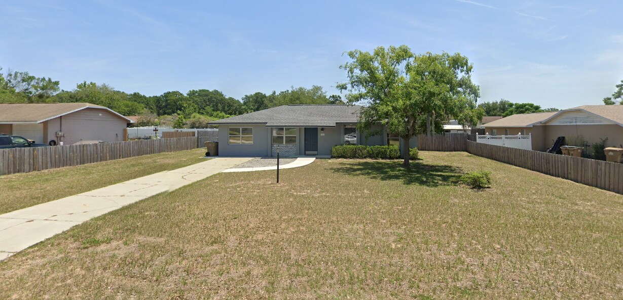 36326 Stratford Ct in Grand Island, FL - Building Photo