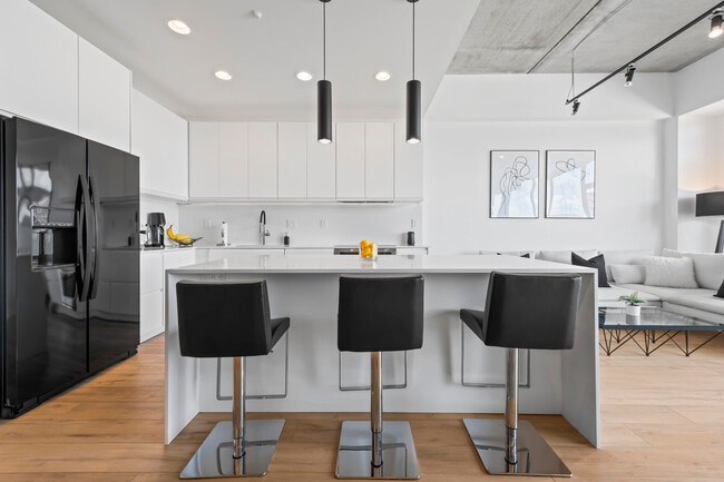 350 N Main St in Royal Oak, MI - Building Photo - Building Photo