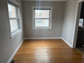 6541 N Kedzie Ave in Chicago, IL - Foto de edificio - Building Photo