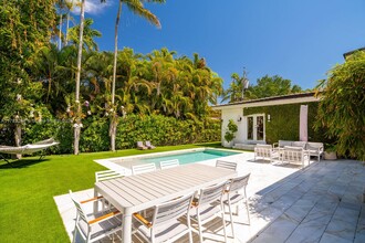 1435 Cecilia Ave in Coral Gables, FL - Foto de edificio - Building Photo