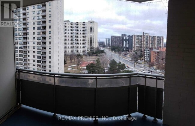 380 Dixon Rd in Toronto, ON - Building Photo - Building Photo