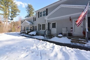 3 Holly Ln in Londonderry, NH - Building Photo