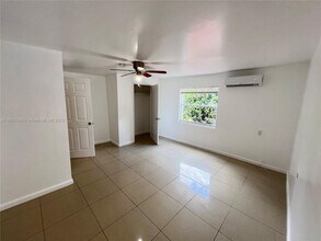 548 NW 30th St in Miami, FL - Building Photo - Building Photo