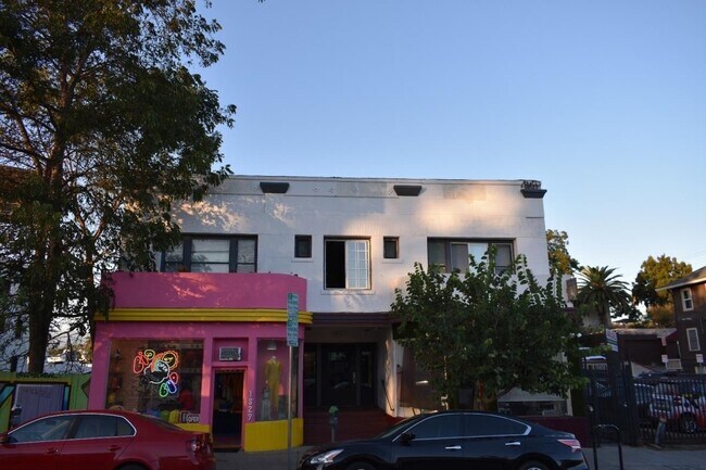 1827 W Sunset Blvd in Los Angeles, CA - Building Photo - Building Photo