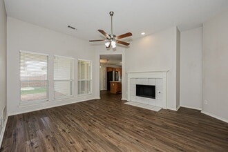 1308 Doris Dr in Mesquite, TX - Foto de edificio - Building Photo