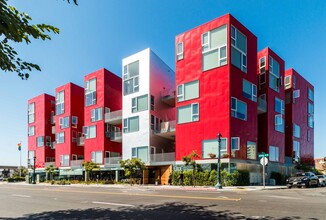 EITOL in San Diego, CA - Foto de edificio - Building Photo