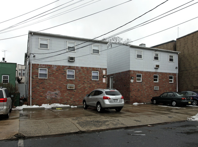 42 Lineau Pl in Jersey City, NJ - Building Photo - Building Photo