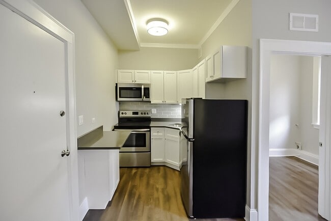 817 W Lakeside Pl in Chicago, IL - Building Photo - Building Photo