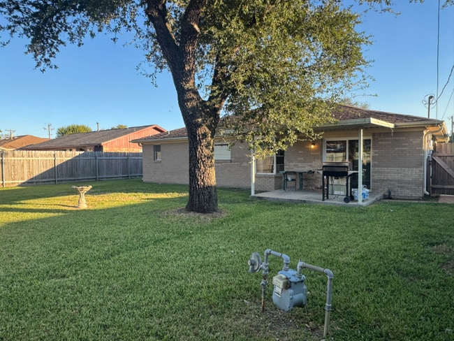 2714 5th Ave N in Texas City, TX - Foto de edificio - Building Photo