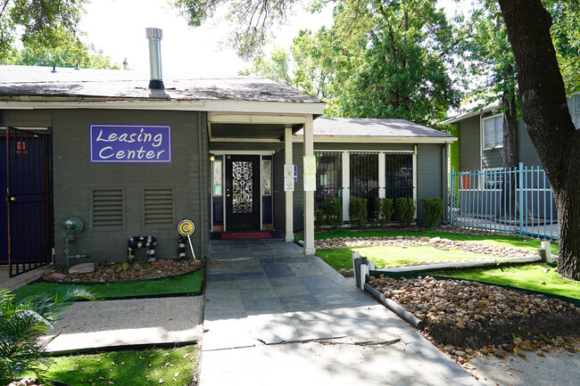 Sago Palms Apartments in Houston, TX - Foto de edificio - Building Photo