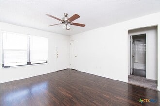 142 Wolfe Rd in Copperas Cove, TX - Foto de edificio - Building Photo