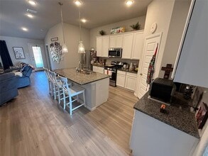 8000 Larch Ln in Fort Worth, TX - Building Photo - Building Photo