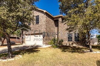 931 Three Wood Way in San Antonio, TX - Building Photo - Building Photo