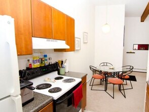 Highland Apartments in East Lansing, MI - Building Photo - Building Photo