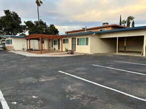 463 W Ramona Dr in Rialto, CA - Building Photo - Building Photo