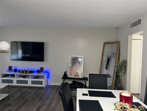 1100 NE 1st Ct in Hallandale Beach, FL - Foto de edificio - Building Photo