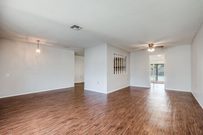 137 Fort Wayne in Universal City, TX - Building Photo - Building Photo