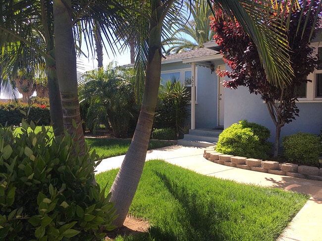 302 Whaley St, Unit na in Oceanside, CA - Foto de edificio - Building Photo