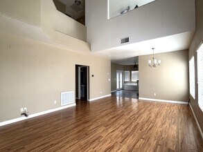 20832 Village Pkwy in California City, CA - Foto de edificio - Building Photo
