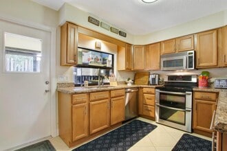 2046 Cove Ln in North Palm Beach, FL - Building Photo - Building Photo