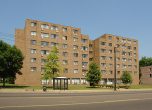 Calvary Towers in Youngstown, OH - Building Photo - Building Photo