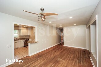 1976 E Starmount Way in Decatur, GA - Building Photo - Building Photo