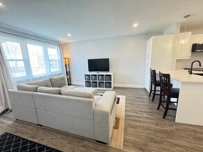 74 Peel St in Barrie, ON - Building Photo - Building Photo