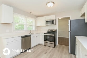 999 Nottingham Rd in High Point, NC - Building Photo - Building Photo