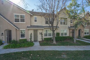 24053 Meadowbrook Ln in Santa Clarita, CA - Building Photo