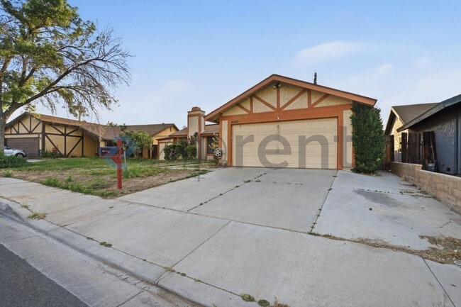 44119 Kirkland Ave in Lancaster, CA - Building Photo - Building Photo
